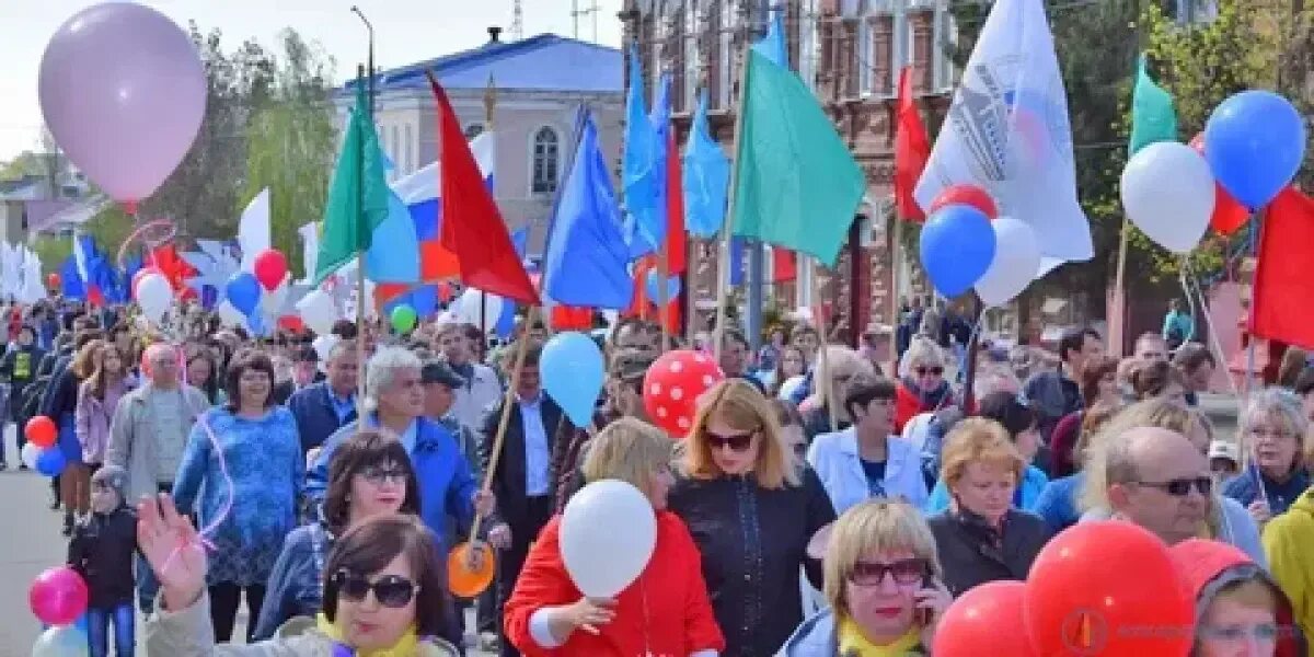 14 мая праздник в россии 2024. Празднование 1 мая. 1 Мая праздник. Первомайская демонстрация. Демонстрация 1 мая.