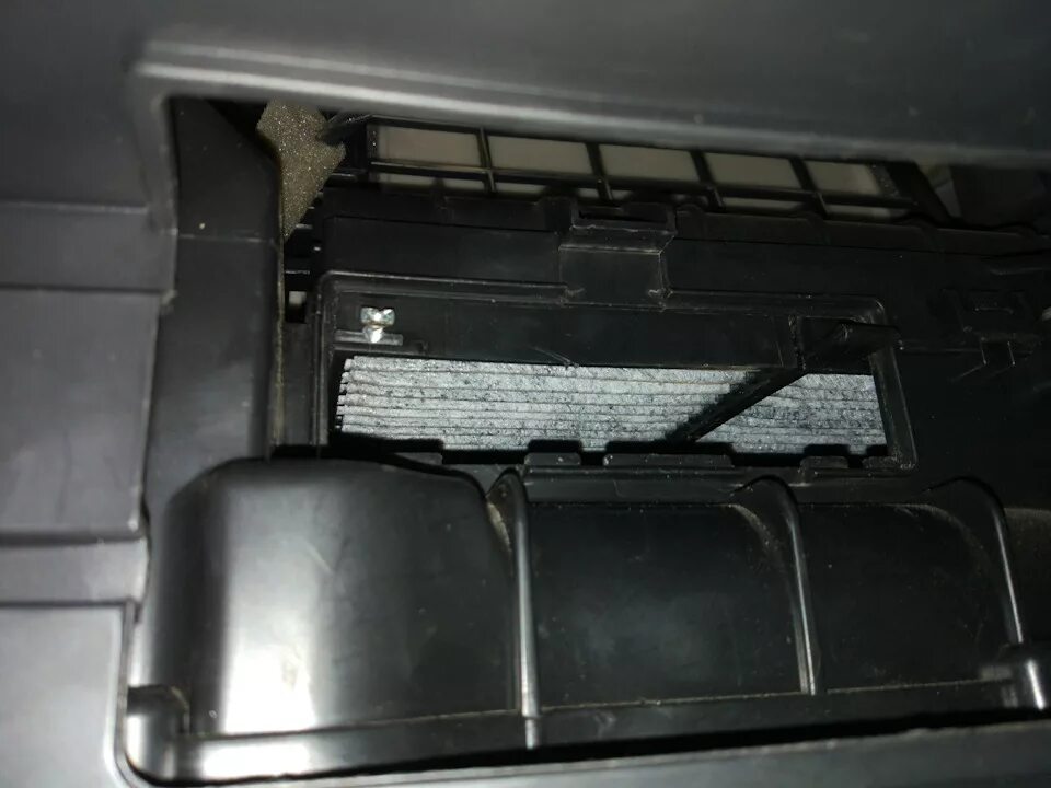 Замена фильтра саньенг кайрон. 0 дизель. Фильтр воздушный ссангйонг актион нью бензин 2. Замена фильтра саньенг кайрон. Салонный фильтр кайрон 2.