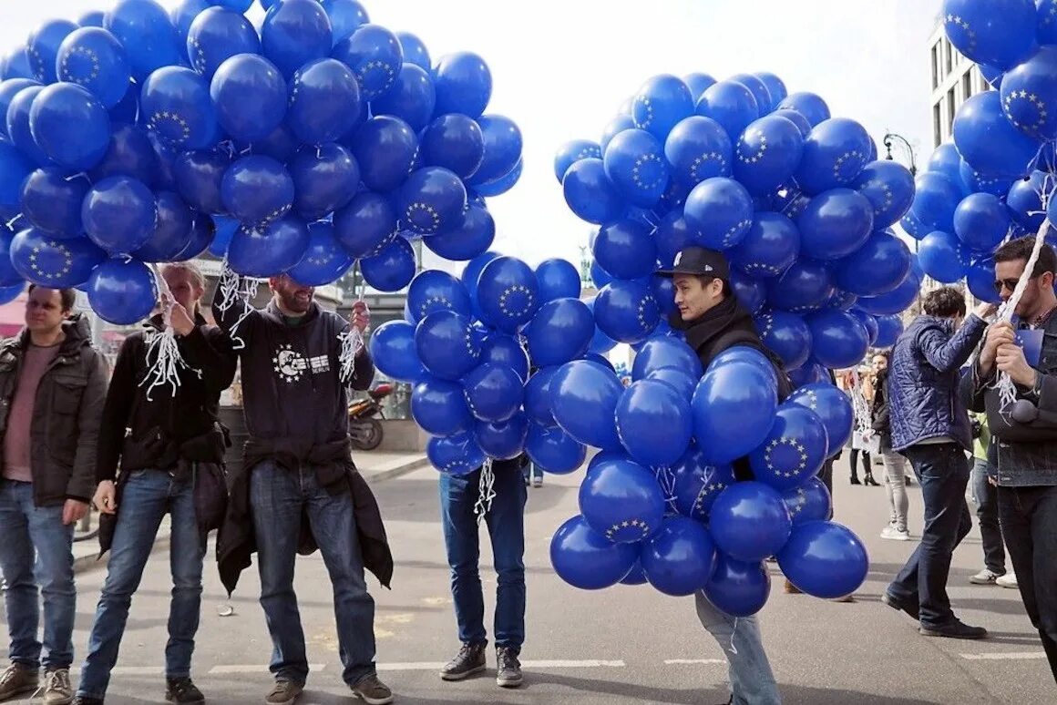Полиция в самолете. Будут ли пускать на. Будут ли пускать на. Протесты в нижнем новгороде. Полиция в самолете.