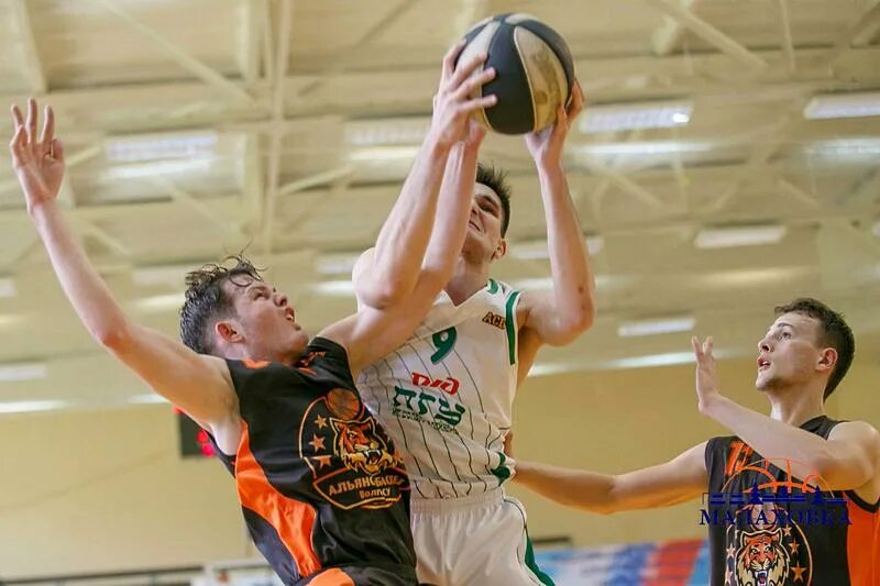 В университетской баскетбольной секции занимается 100 девушек. В университетской баскетбольной секции занимается 100 девушек. Студенческий баскетбол. Баскетбольная команда университета лобачевского. В университетской баскетбольной секции занимается 100 девушек.