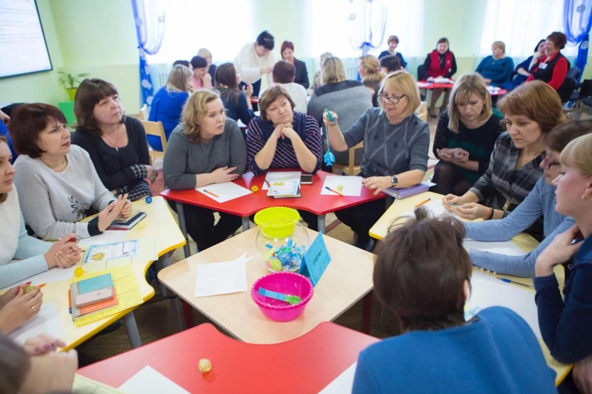 Детский сад обсуждение. Круглый стол в ДОУ С родителями. Педагогический совет круглый стол. Круглый стол для родителей в детском саду. Круглый стол с родителями в детском саду старшая группа.