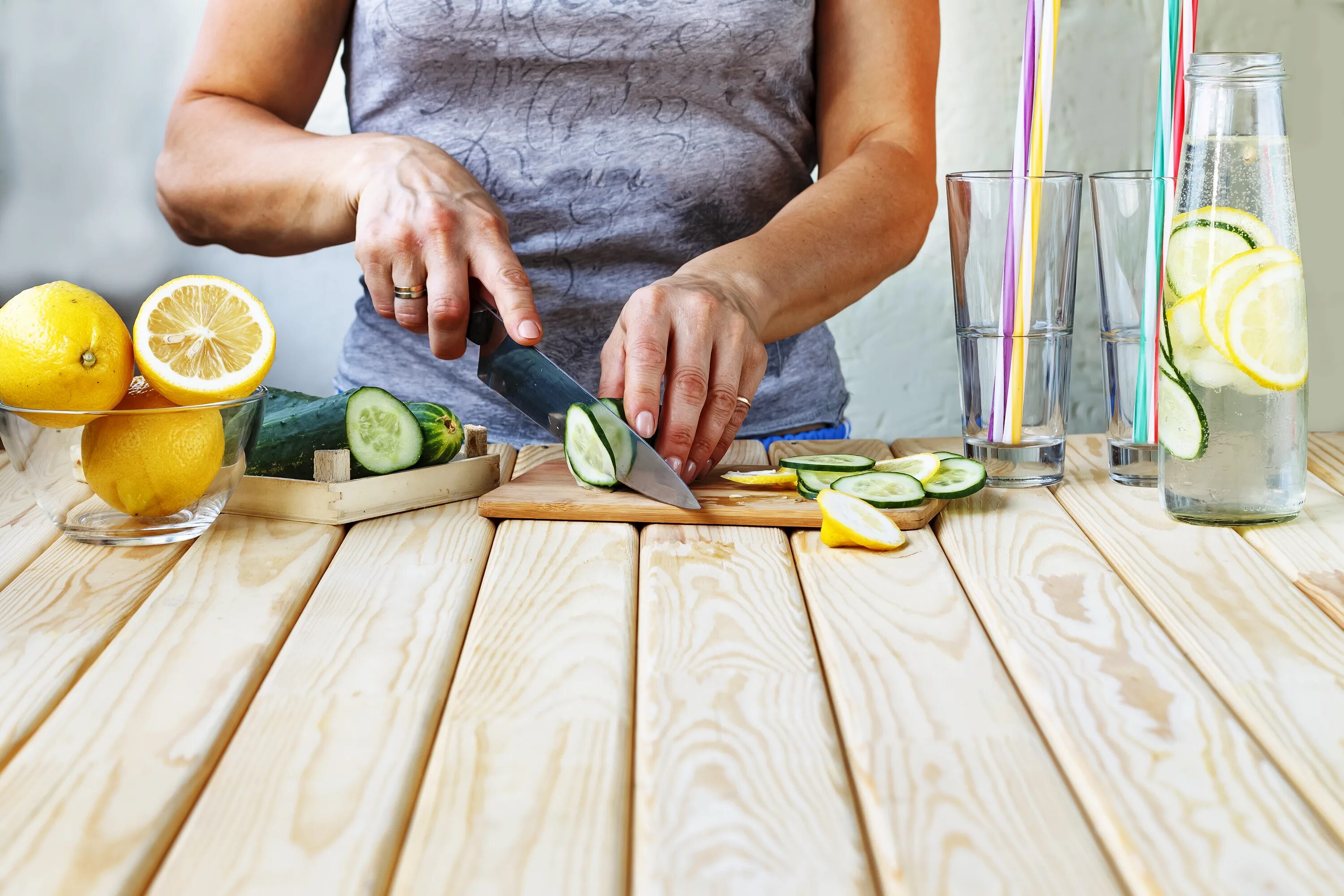 Cutting vegetables. Cut Fruit. To Cut Vegetables. Cutting Fruit in the Kitchen. Chopping Vegetables.