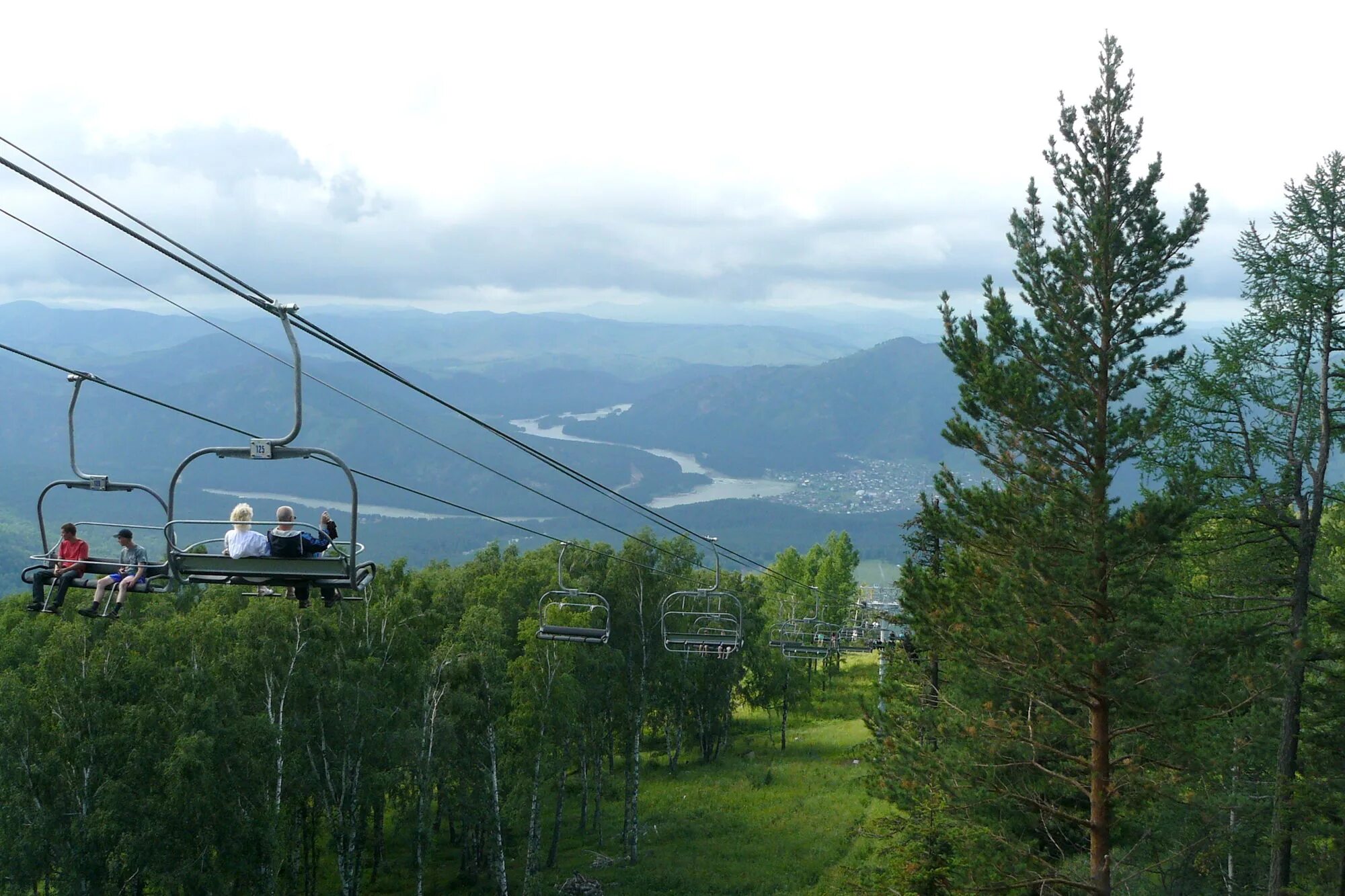 Манжерок горный алтай подъемник. Манжерок канатная дорога. Манжерок подъемник. Гора синюха манжерок подъемник. Манжерок горный алтай подъемник.