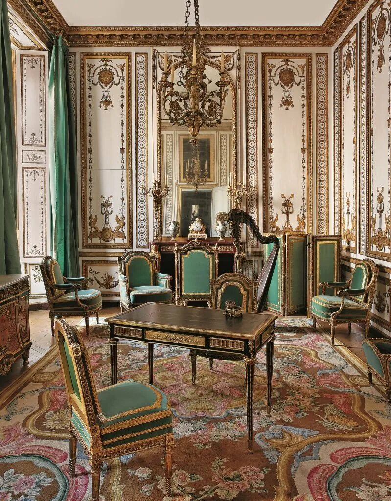 Версаль интерьер. Версальский дворец интерьеры. Дворец Версаль во Франции интерьер. Версаль Барокко стиль.
