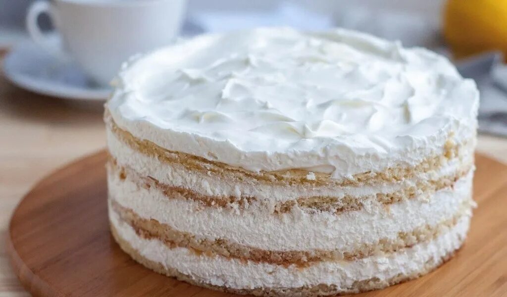 простой торт с творожным кремом.