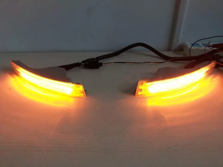 Led поворотники дхо. Led поворотники Passat b6. ДХО поворотник на Пассат б6. Диодный поворотник Пассат .6. Led ДХО Passat b5.