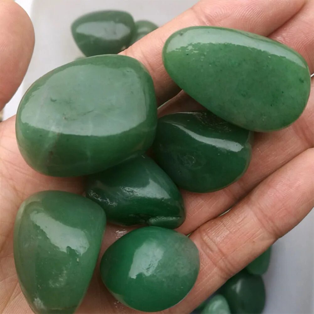 Green aventurine камень. камни с зеленым оттенком. грин дорлинг камень зелёный. камни нефрит изумруд малахит. оливин камень.