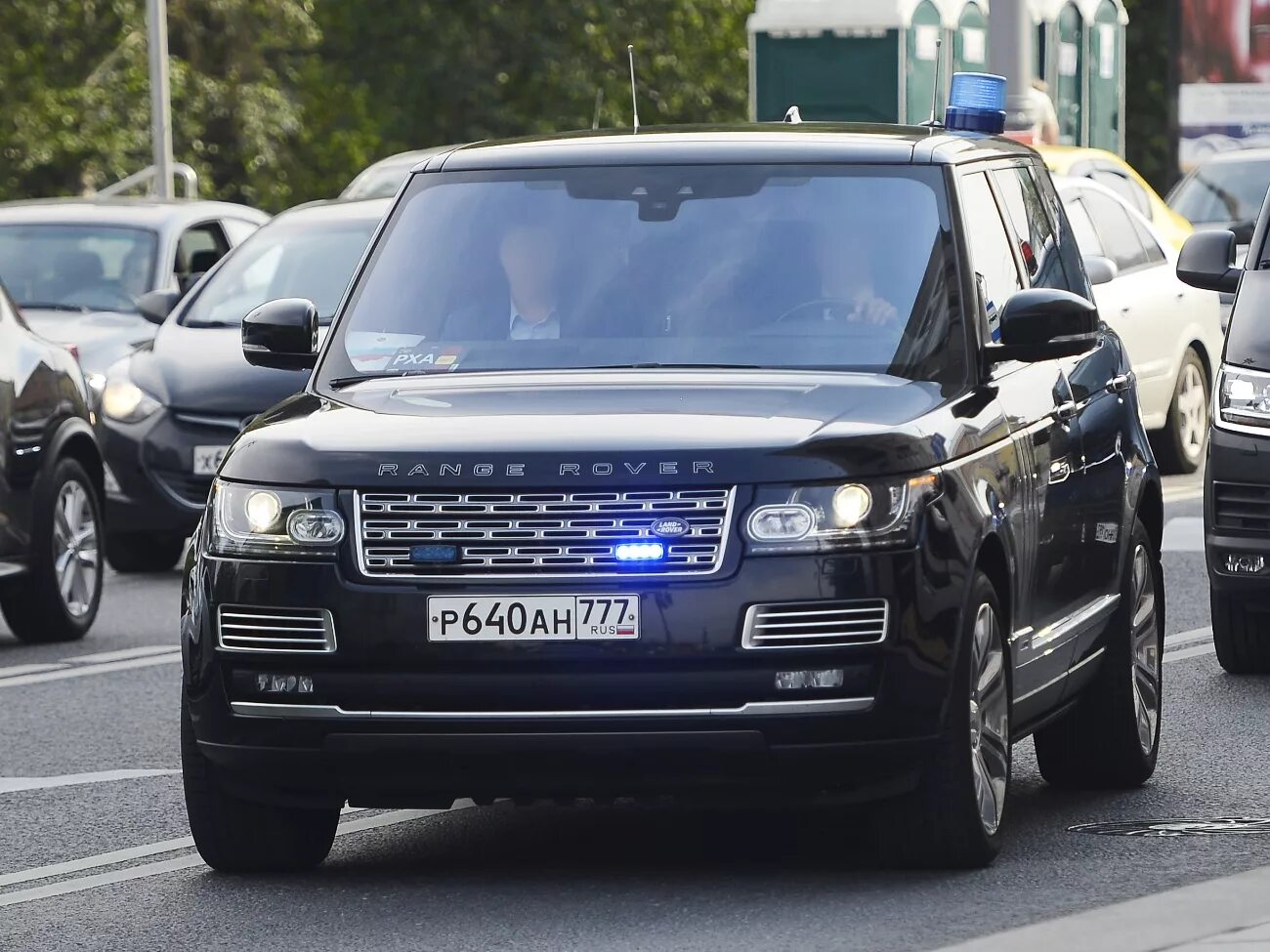 Кто ездит на номерах. Рендж Ровер 777. Рендж Ровер АМР. Range Rover Немцова. Кортеж Шойгу Рендж Ровер.