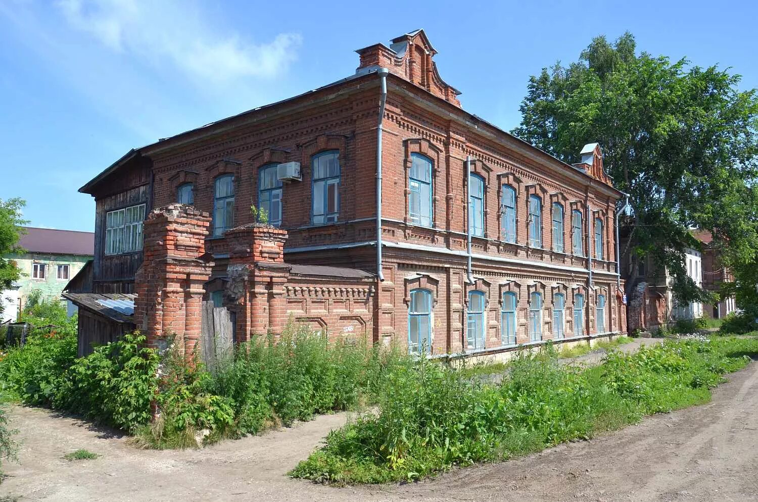 Пермский край город кунгур район. Пермский край, Кунгур, ул. Гоголя, 18. Чаеразвесочная фабрика Грибушина Кунгур. Пермский край Кунгур улица Свердлова. Особняк Щербакова Кунгур.