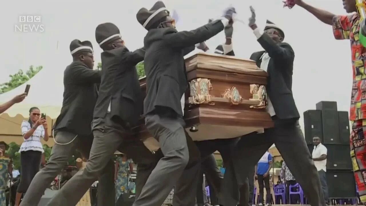 Coffin meme. Негры несут гроб. Танец с гробом.