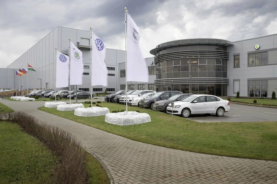 Фольксваген новгороде. Моторный завод фольксваген калуга. Фольксваген новгороде. Фольксваген черный воронеж. Volkswagen passat, 2012 г.