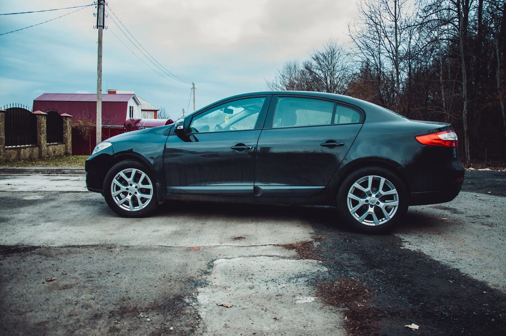 Renault Fluence r17 колеса. R17 Рено Флюенс. Диски Рено Флюенс 16. Диски на Рено Флюенс r17. Renault fluence на дисках