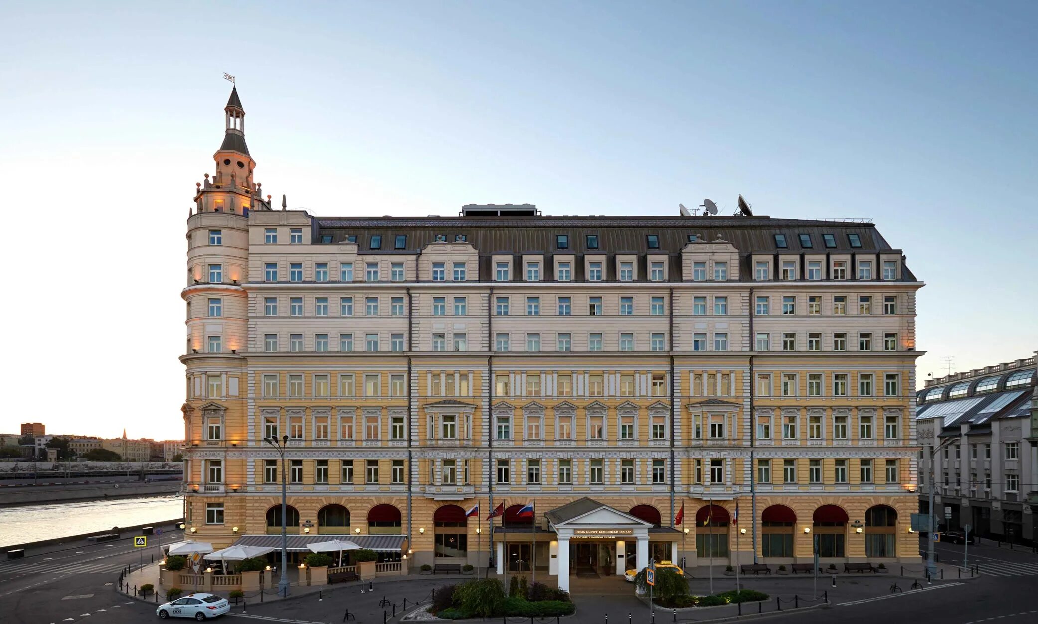 Hotel detail. Балчуг Кемпинский Москва. Гостиница Балчуг Москва. Отель Baltschug Kempinski Москва. Гостиница в Москве Балчуг Кемпинский 5.