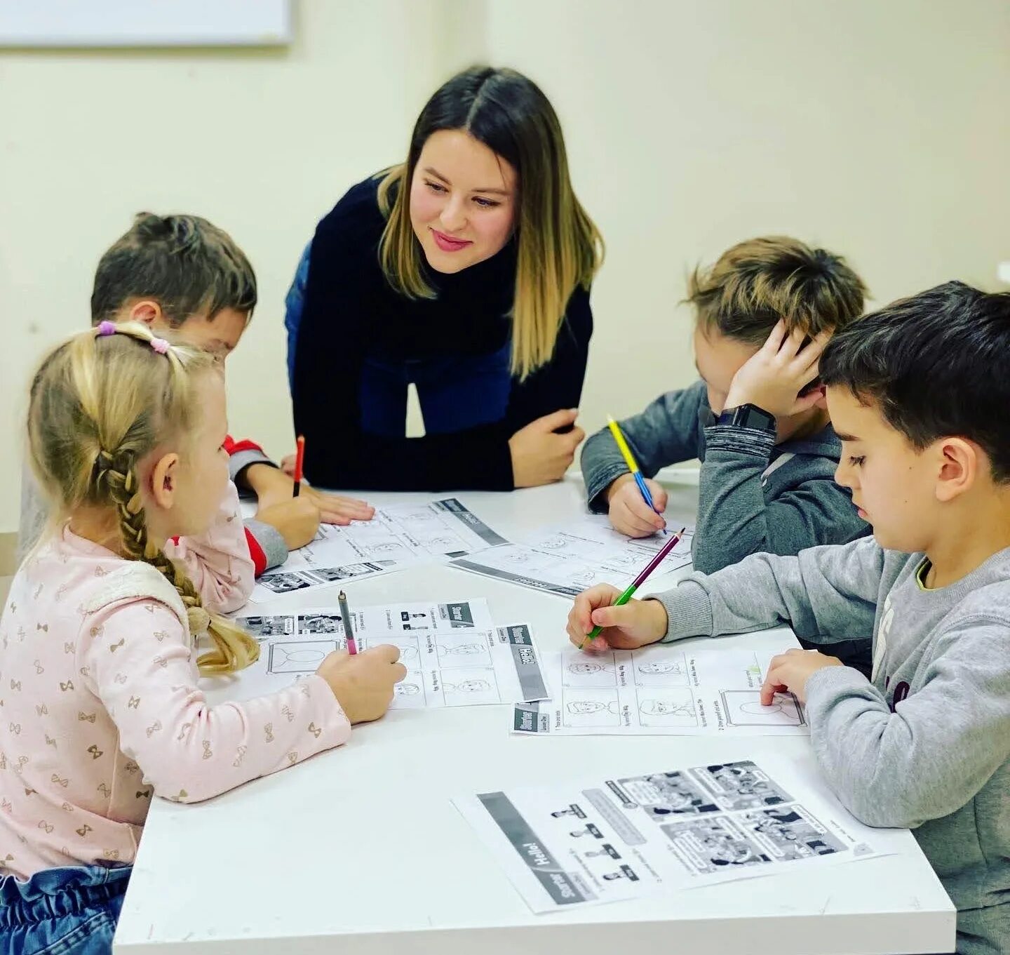 Школа английский без английского. Английская школа. Урок английского в школе. Курсы для детей. Языковая школа в Англии.