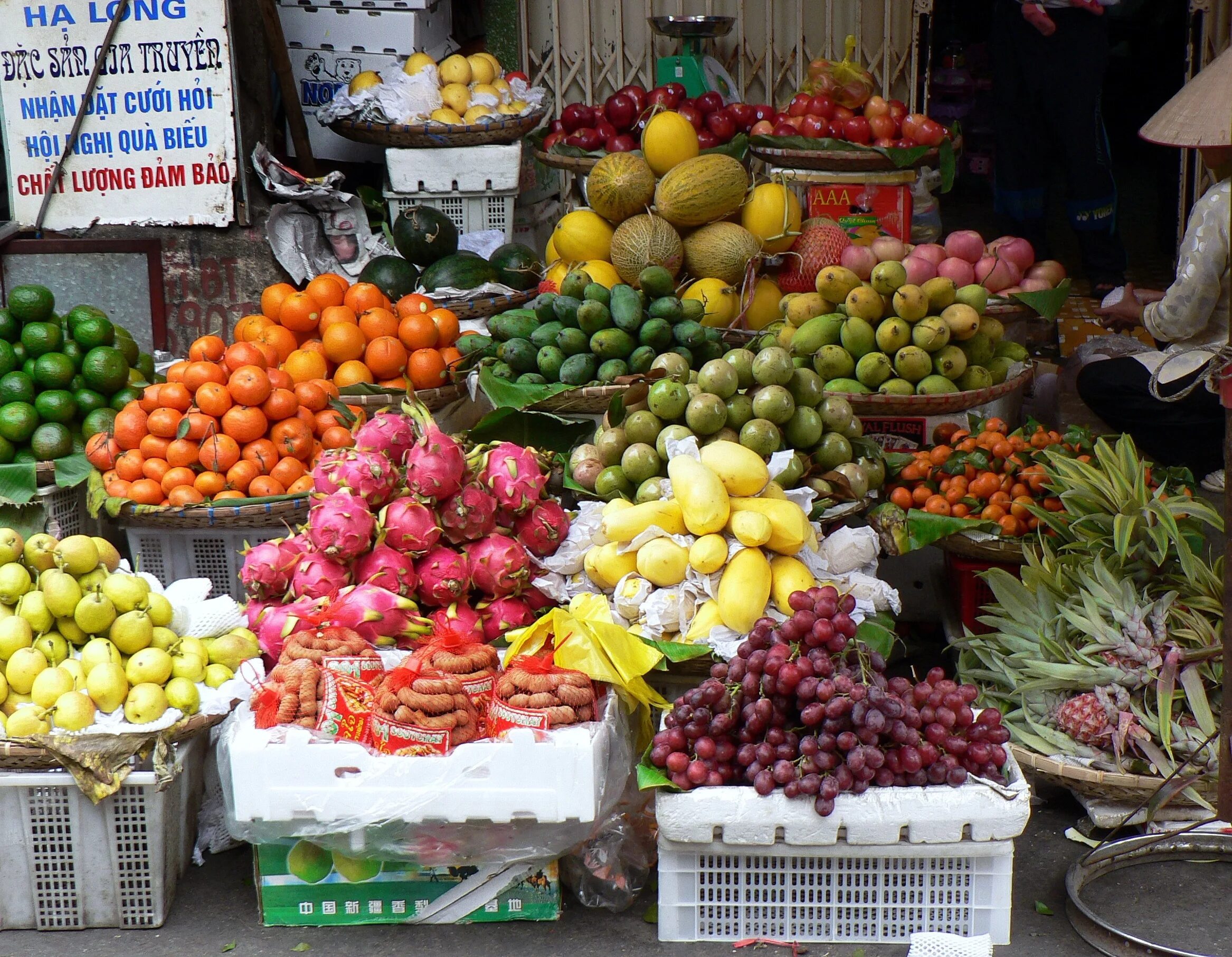 Вьетнам Саподилла фрукт. Хургада рынок фруктов. Фруктовый рынок Нячанг. Фрукты на рынке. Экзотические товары