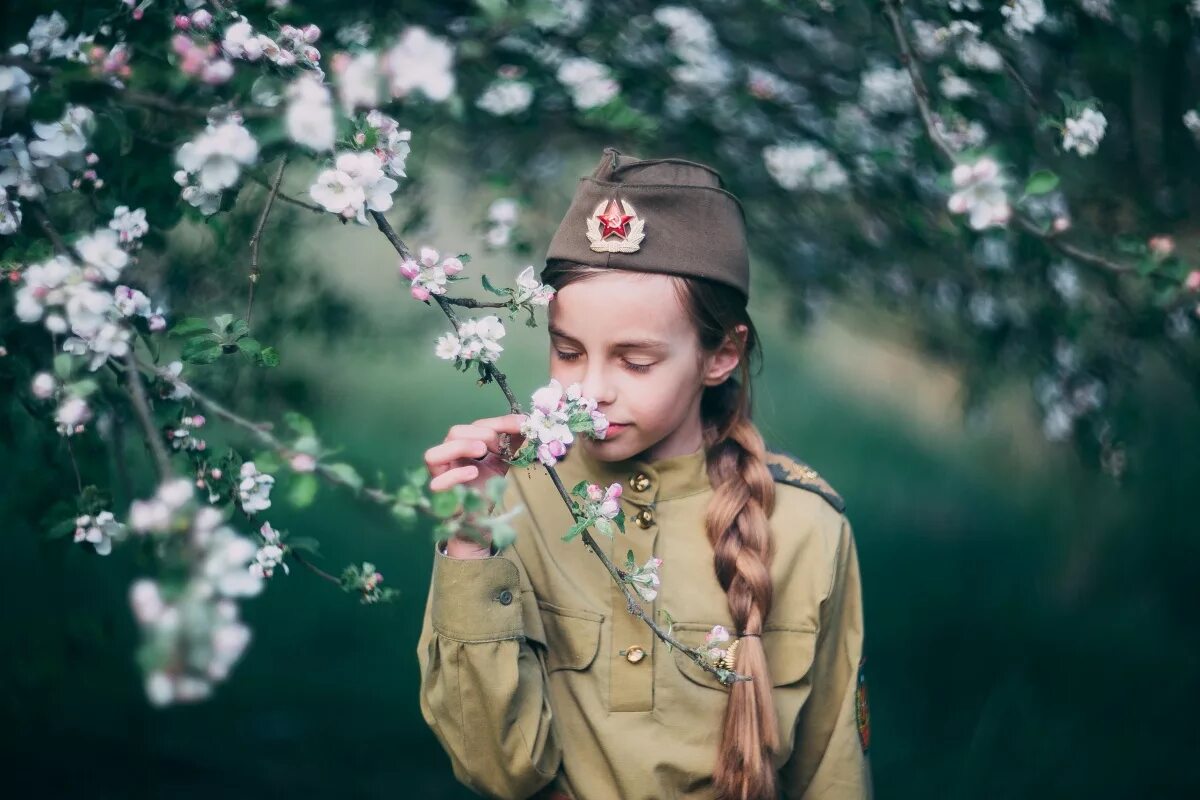 Песня девушка май