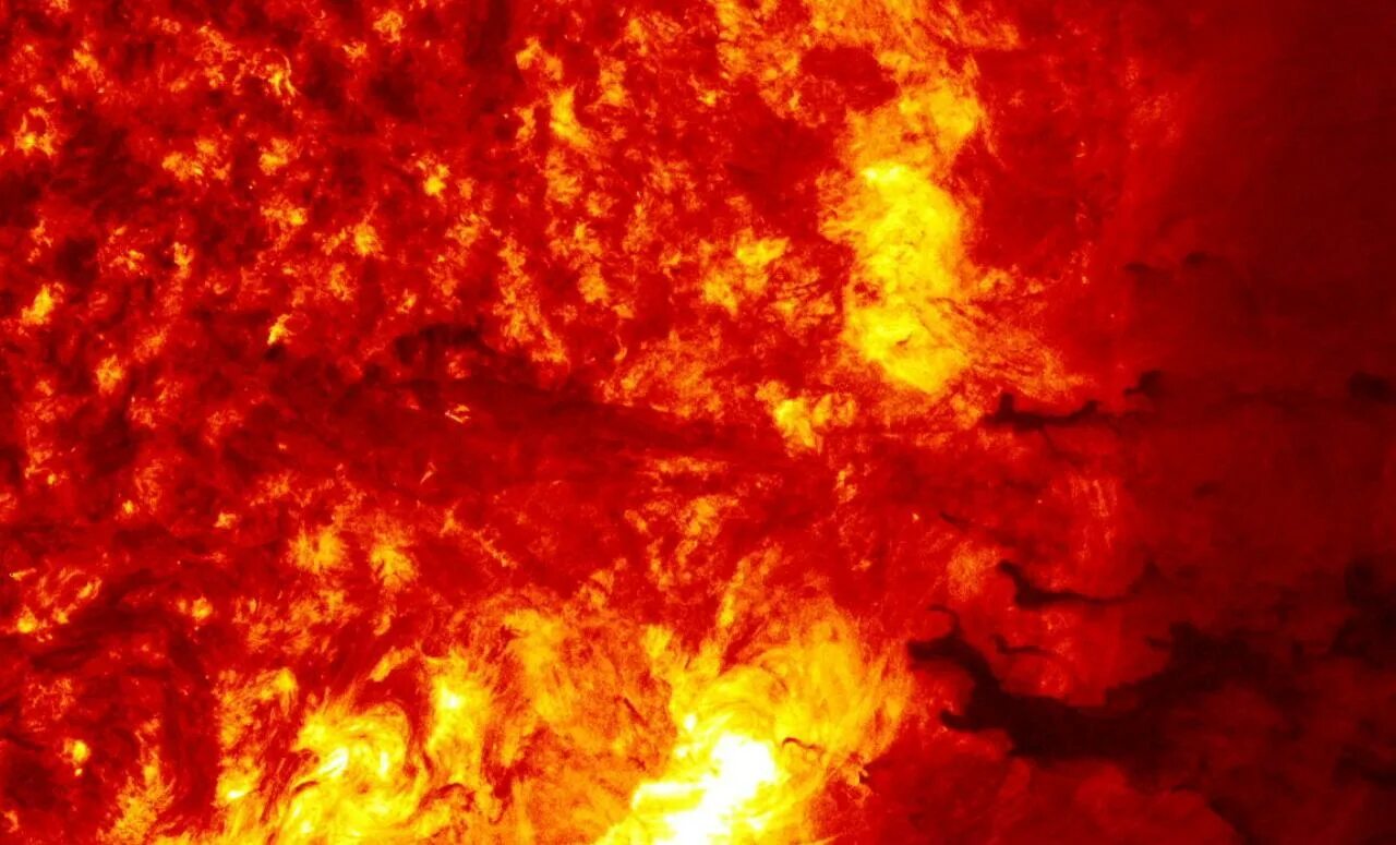 Солнце взорвется через год. Солнце взрывается. солнечный взрыв. взорванное солнце. взрывание солнца.
