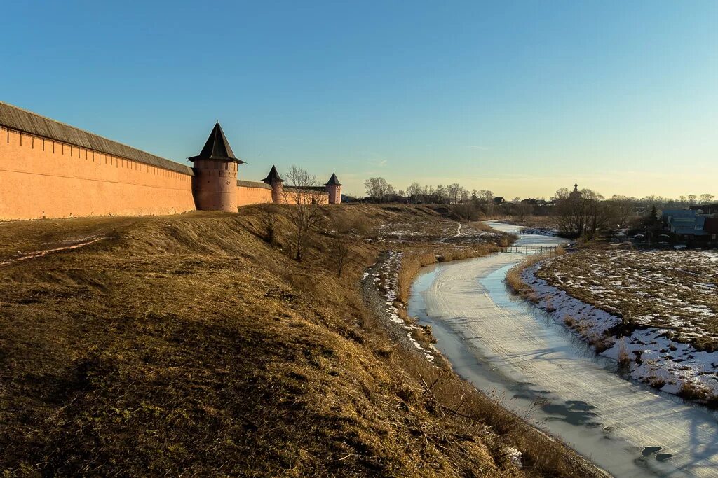 Ров тидоригафути. Геофлакс георешетка. Ров материалы. Земляной вал вокруг города. Старое городище рязань.