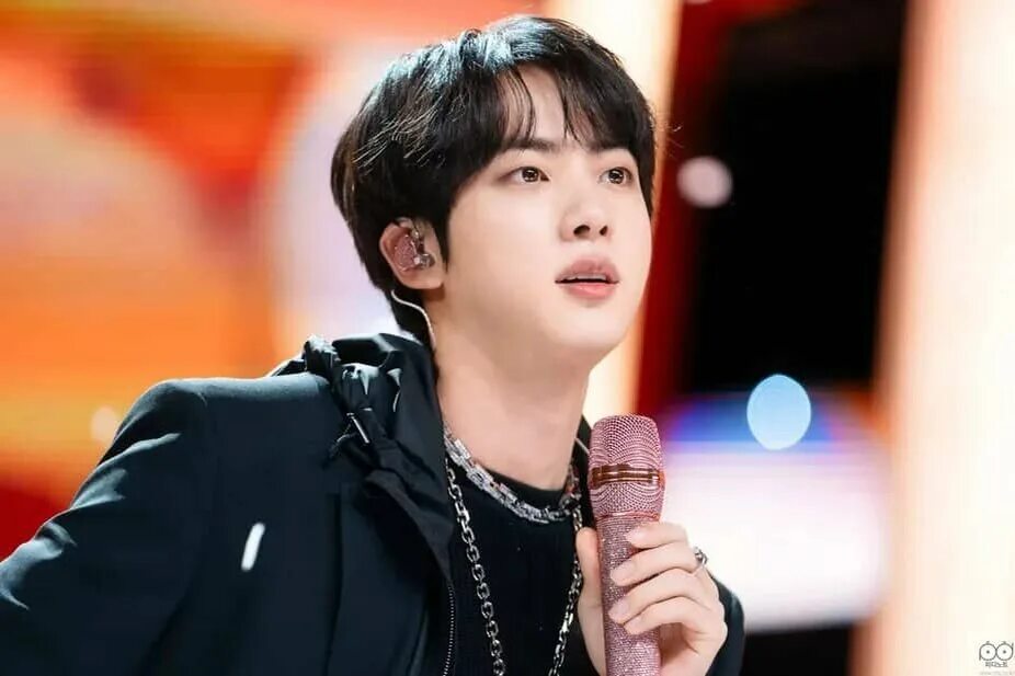 Jin bts. Джин bts 2022. Джин bts 2022. Kim seok jin 2022. Чхусок с bts.