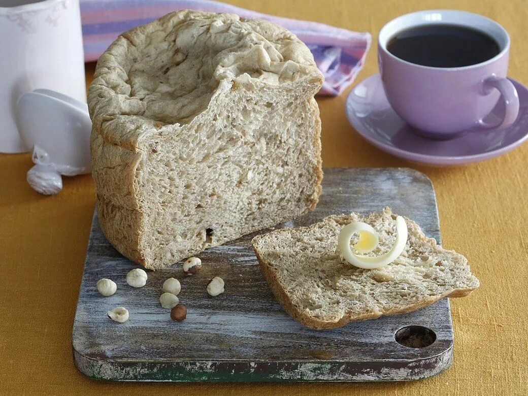 Хлеб с овсяными. Хлеб с овсяными хлопьями. Цельнозерновой хлеб. Хлеб из овсяных хлопьев. Цельнозерновой хлеб в редмонд