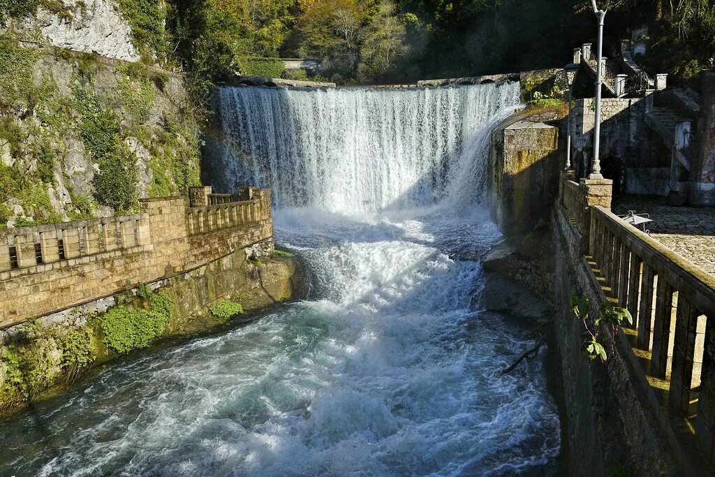 Псоу новый афон. Река Ингур Абхазия. Абхазия гидроэлектростанция новый Афон. Водопад ГЭС новый Афон. Новоафонский водопад.