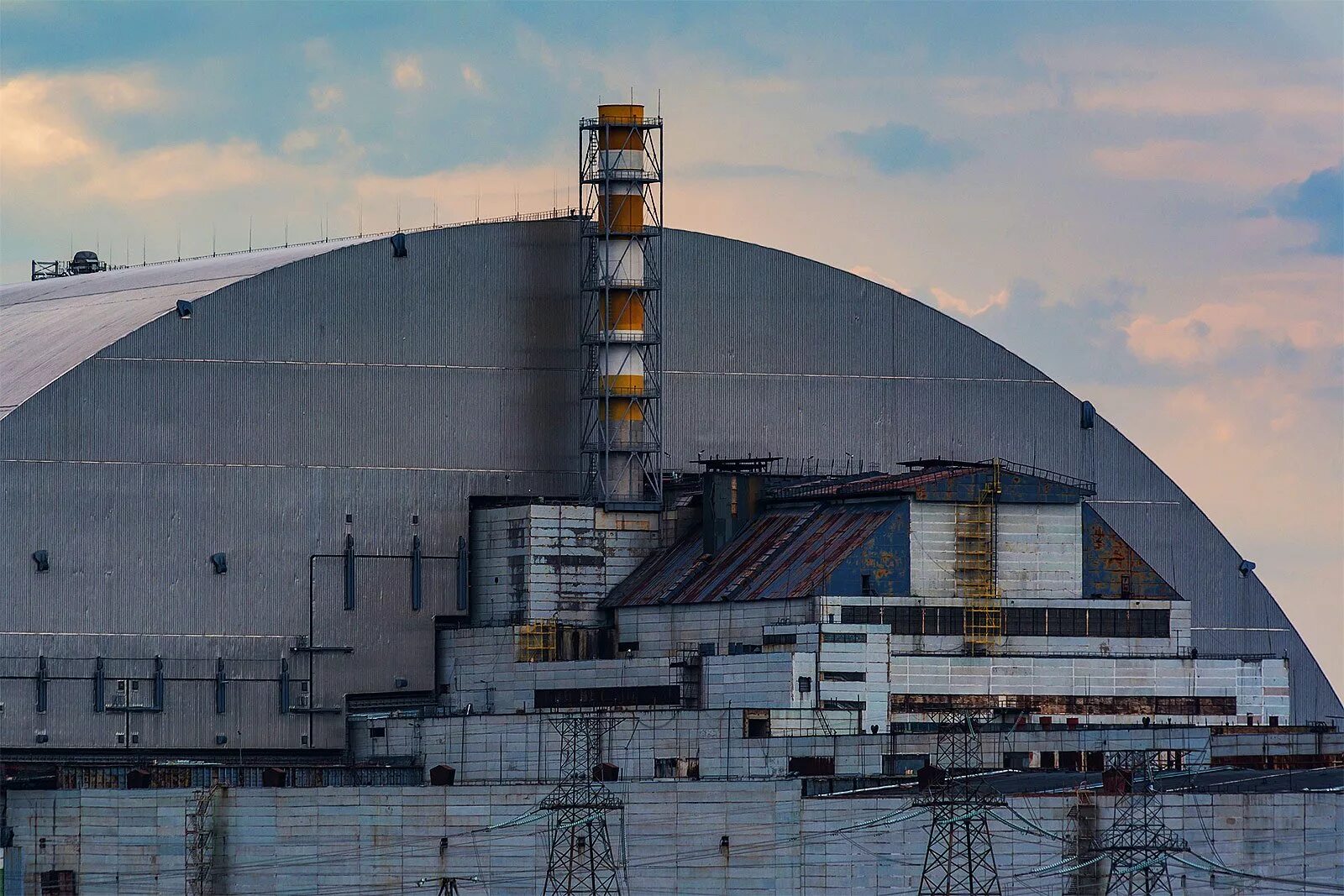 Chernobyl nuclear. Саркофаг на Чернобыльской АЭС. Четвертый энергоблок Чернобыльской АЭС. Атомная электростанция Чернобыль саркофаг. Чернобыльская АЭС 2022.