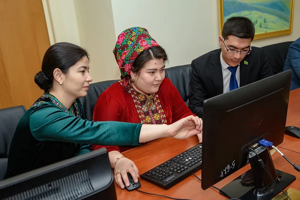 Технологии Туркменистана. Компьютер в Ашхабаде. Офис Туркменистан. UNDP В Туркменистане.