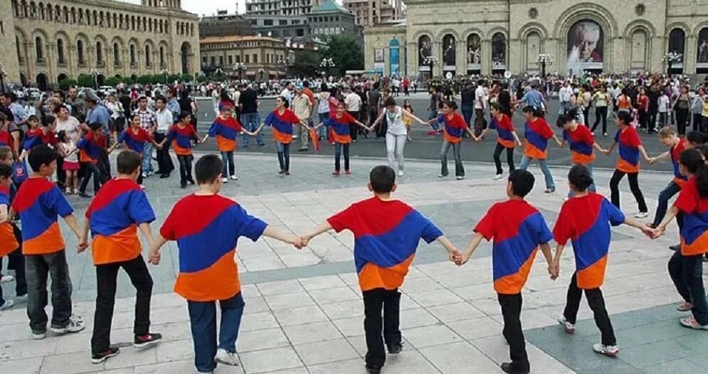 Ереван дата. Ереван праздник. Ереван Эребуни праздник. День города Ереван. Праздник первого мая в Армении.