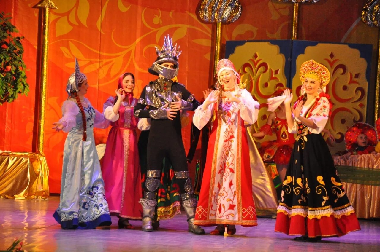 Театр жар птица санкт петербург. Спектакль жар птица. Жар птицатеатр на нева. Спектакль жар птица ростов на дону. Спектакль перо жар птицы краснодарская версия.