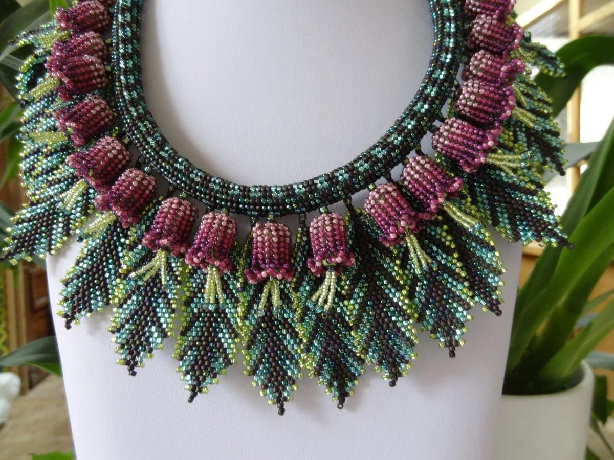 Украшения из бисера своими руками. Дерево глициния из бисера. Бисер своими руками видео. Бисерное ожерелье «осирис и изида». Бисер своими руками видео.