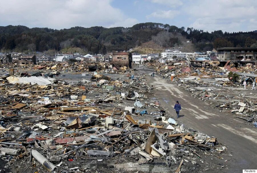 Катастрофы землетрясений. ЦУНАМИ В Японии в 2011. ЦУНАМИ В Японии 2011 Фукусима. Япония 2011 землетрясение и ЦУНАМИ.