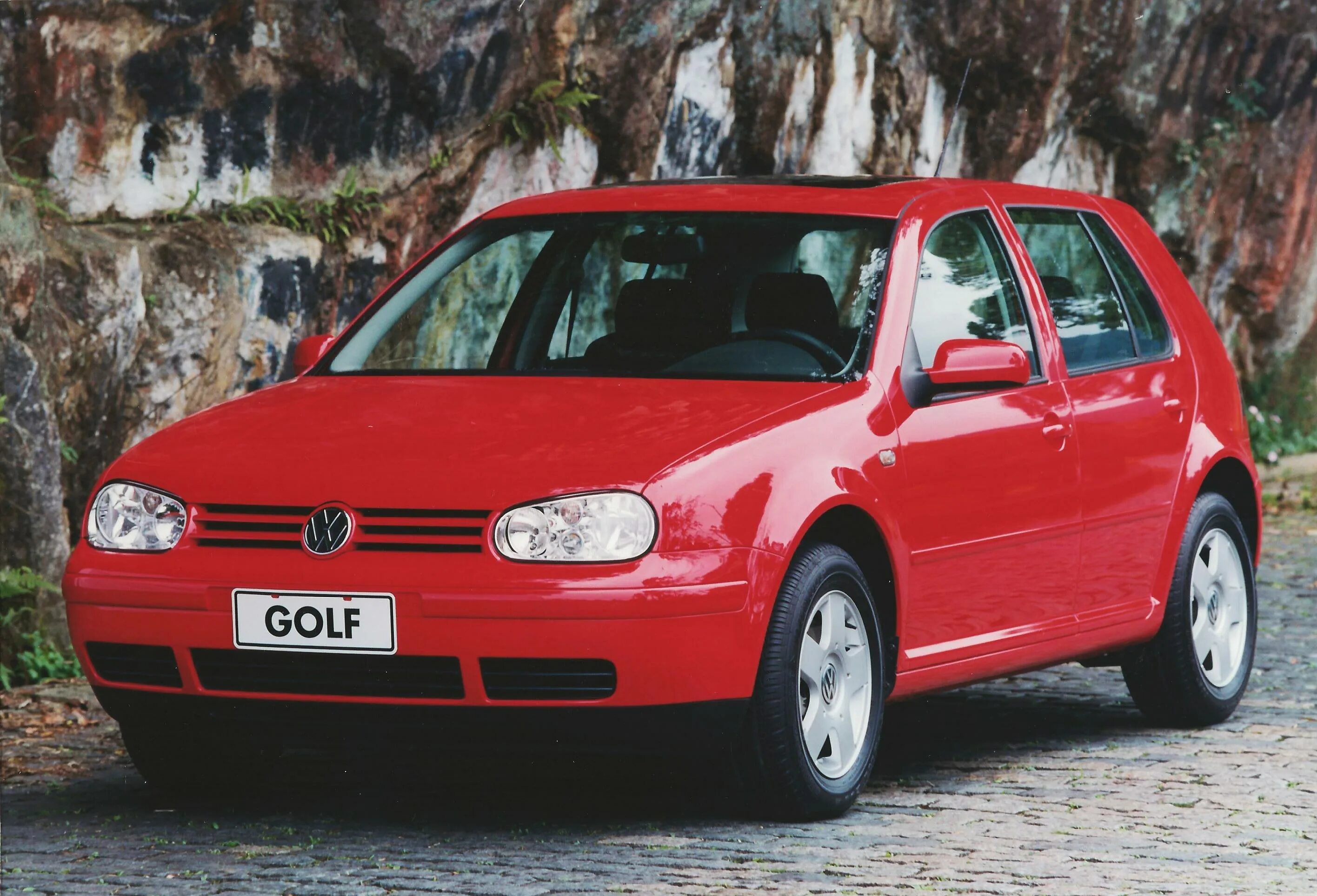Фольксваген гольф 1.6 купить. Фольксваген гольф 1,6 1999. Volkswagen 1999 Golf красный. Фольксваген гольф 4 1999. Фольксваген гольф 1.4.