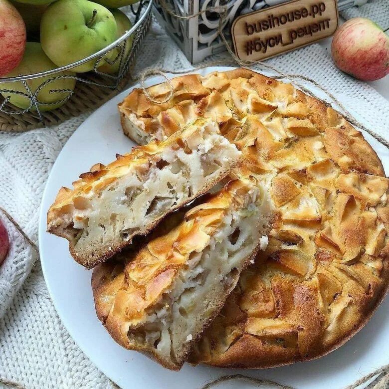 Пироги с яблоками в духовке фото. Шарлотка. Яблочный пирог ПП. Яблочный пирог в форме. Вкусная шарлотка.