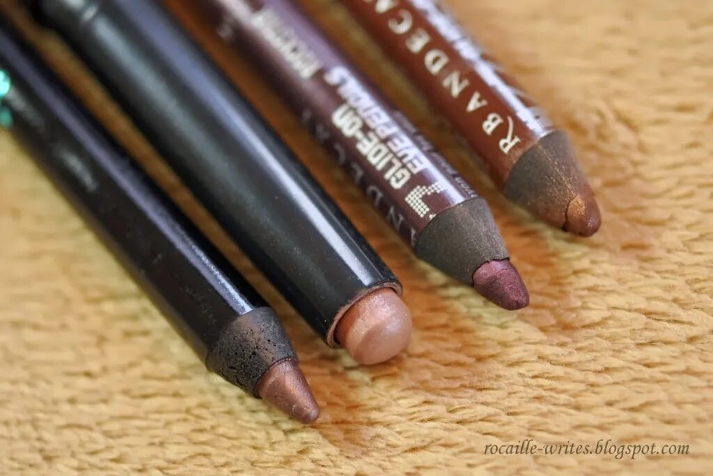 Самый лучший карандаш для глаз. Sephora contour eye pencil 12hr wear. sephora eye pencil 12hr свотчи. карандаш для глаз цвета тауп. карандаш для глаз сефора свотчи.