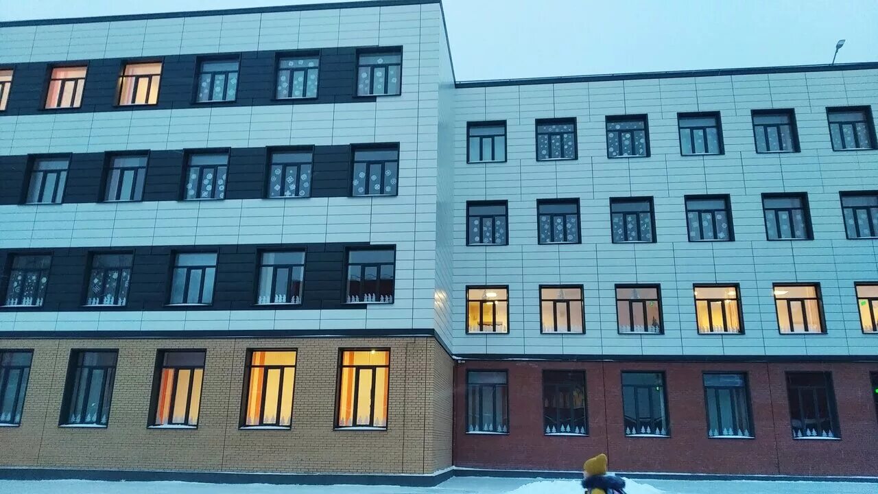 Новосибирской школе № 215 присвоено имя Героя Советского Союза Д.А. Бакурова 06.