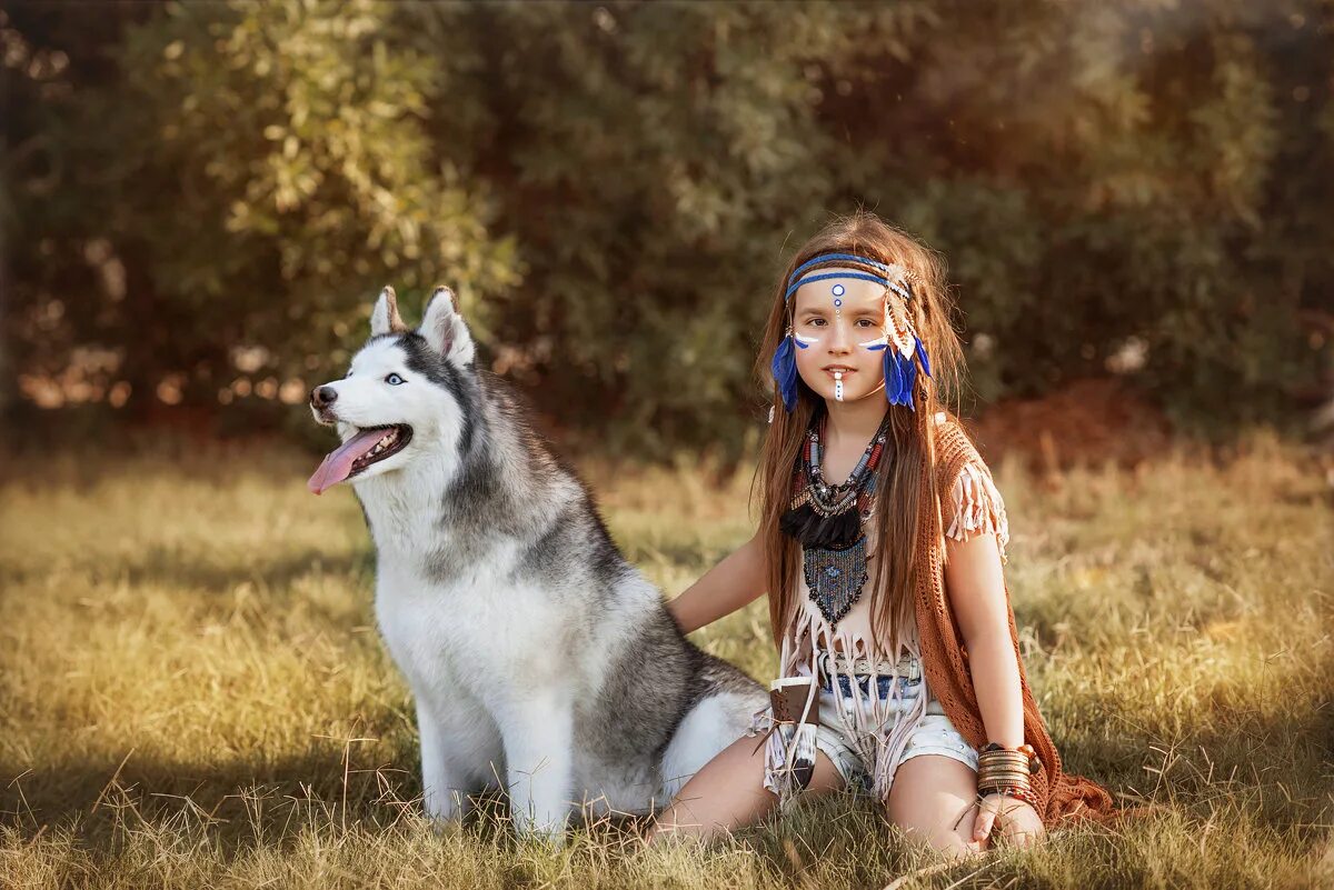 фотосессия девушка с собакой. американская индейская овчарка. пес индеец. американская индейская собака. пес индеец.