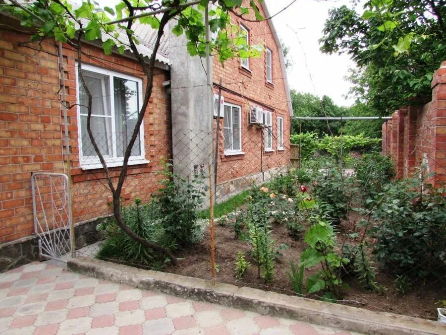 фото спальни в частном доме в ейск. сниму в г ейске. сниму в г ейске. ейск у яны гостевой дом. гостевой дом ейск у моря с бассейном.