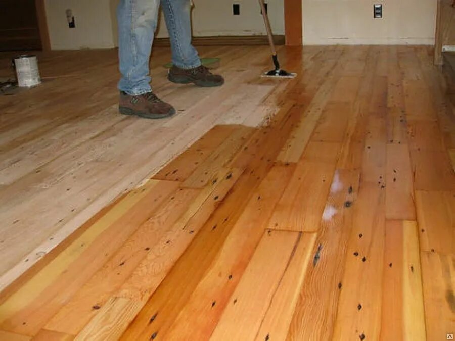 Деревянный пол. Деревянный лакированный пол. Пол в деревянном доме. Лакированные деревянные подв. Перестить
