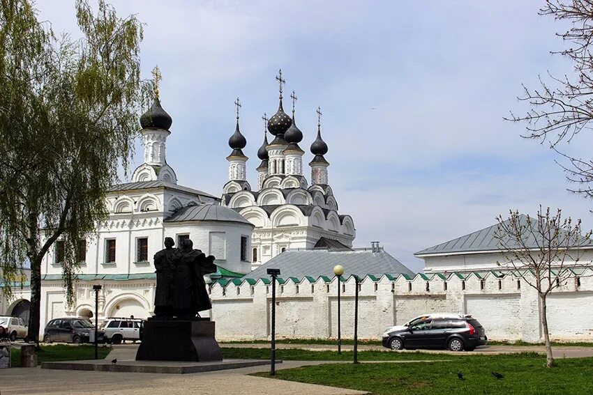 Свято-троицкий монастырь в муроме зимой. Монастыри мурома спасо-преображенский. Свято-троицкий женский монастырь в муроме зимой. Муром достопримечательности монастырь мурома. В свято-троицкий монастырь города мурома.