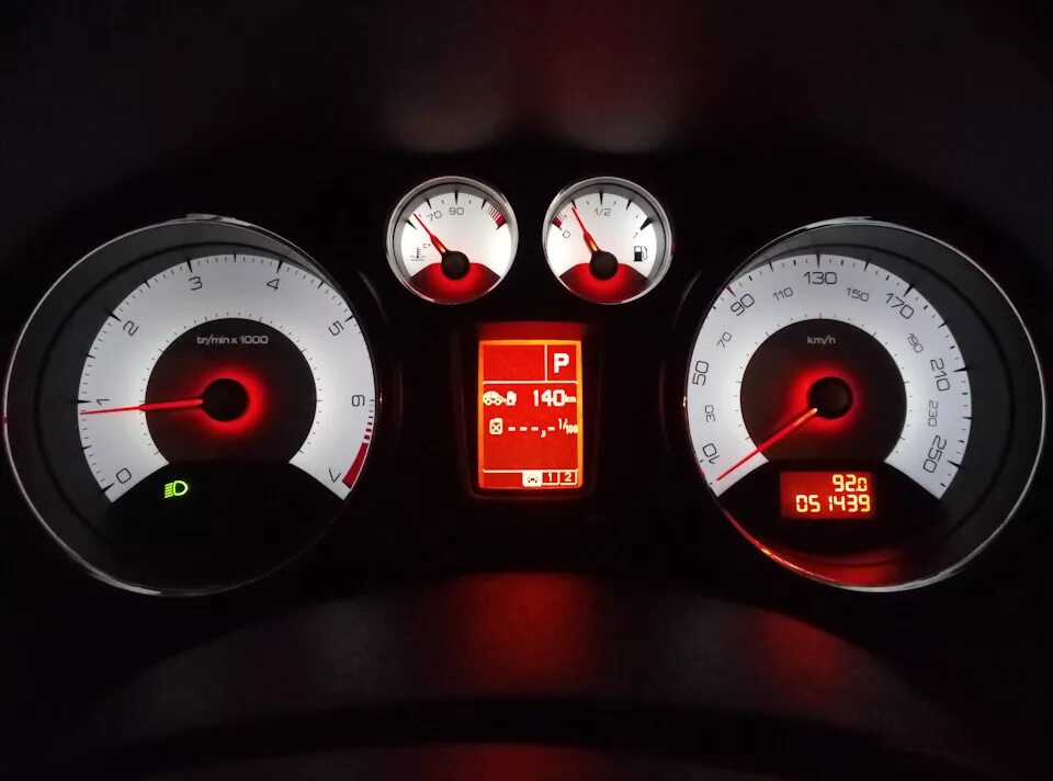 Замена приборной панели и мелочи - Peugeot 207, 1,4 л, 2010 года электроника DRI