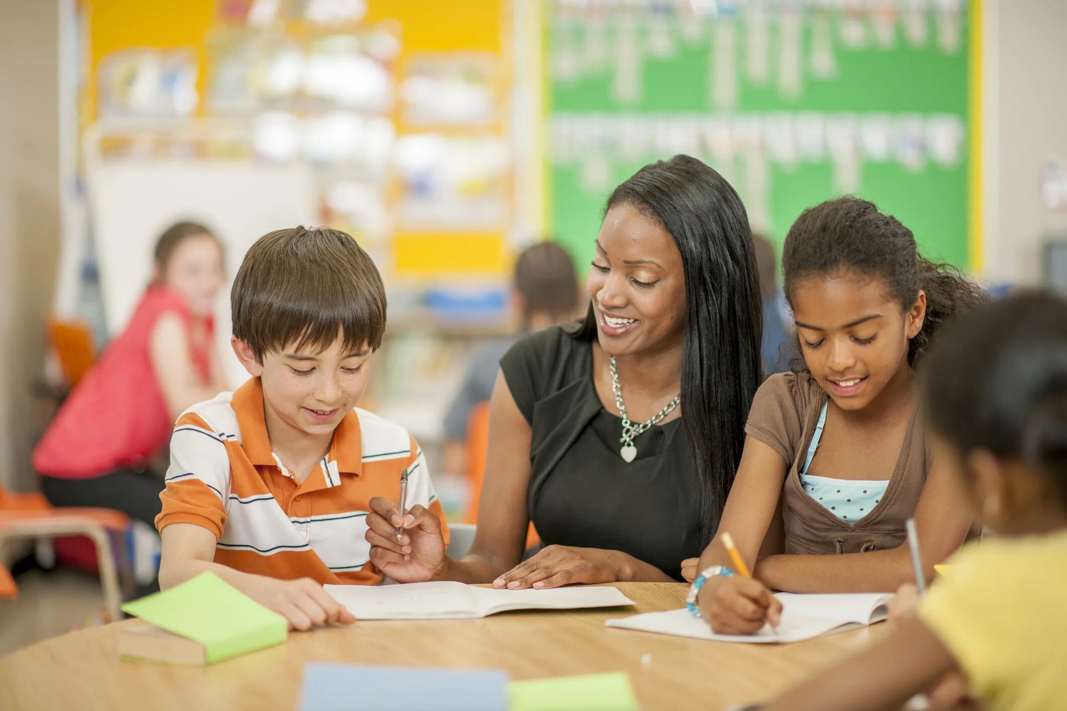 I at the lesson now. Занятия английским. Education язык английский. Учитель на уроке иностранного языка. Социальная работа в США.