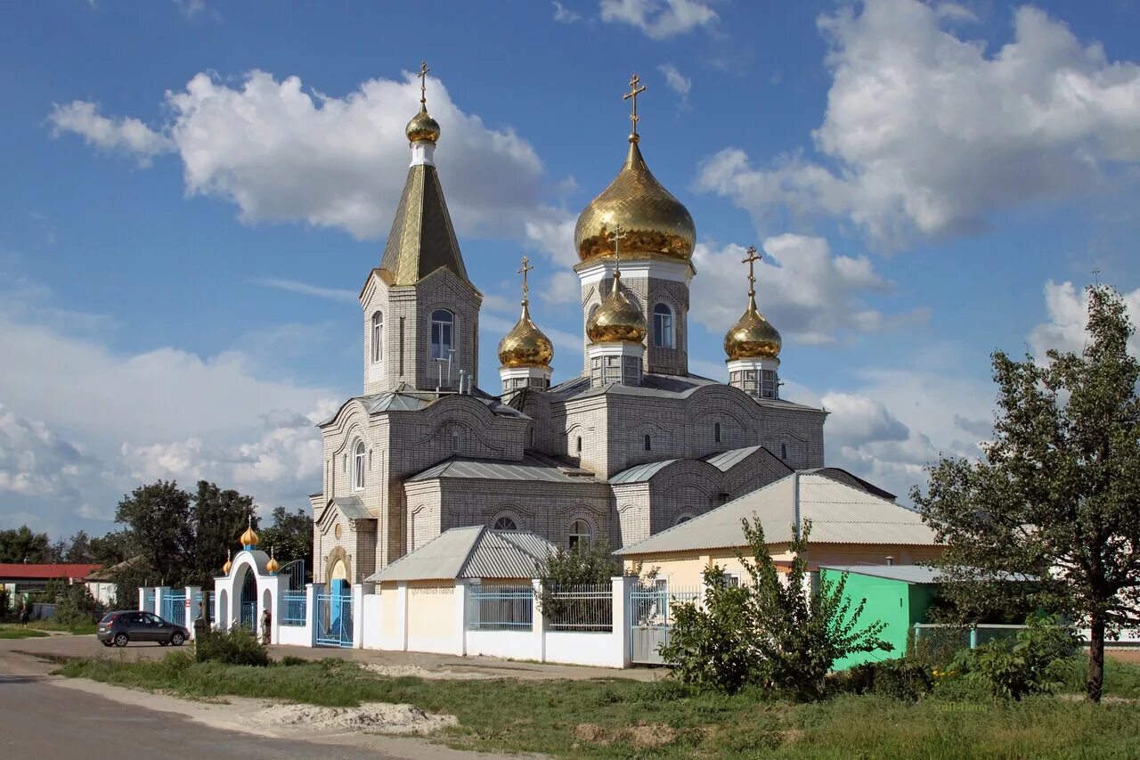 Волгоградская область краснодарский край. Храм Николая Чудотворца Михайловка Волгоградской области. Церковь Николая Чудотворца в Михайловке Волгоградской области. Михайловка Волгоградской области Церковь. Храмы города Михайловка Волгоградской.