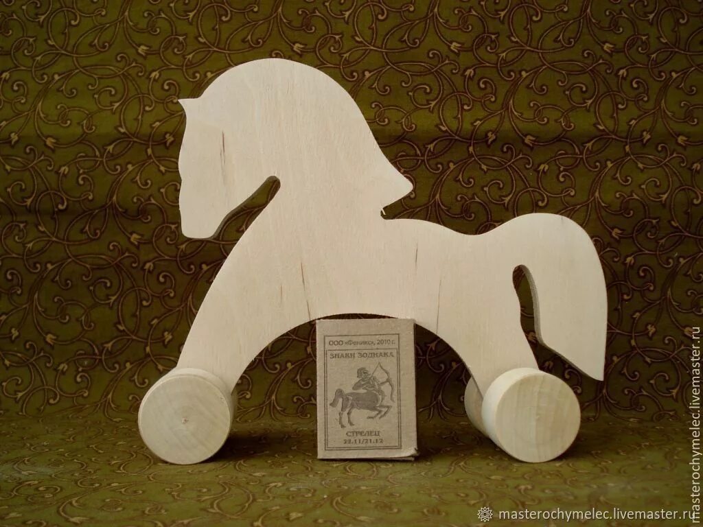Деревянная лошадка на колесиках. Игрушка деревянная лошадка на колесиках. Лошадка из фанеры. Деревянная заготовка лошадь.