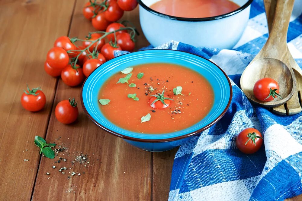 Томатный суп гаспачо. Холодный томатный суп гаспачо. Андалузский гаспачо. Гаспачо Испания.