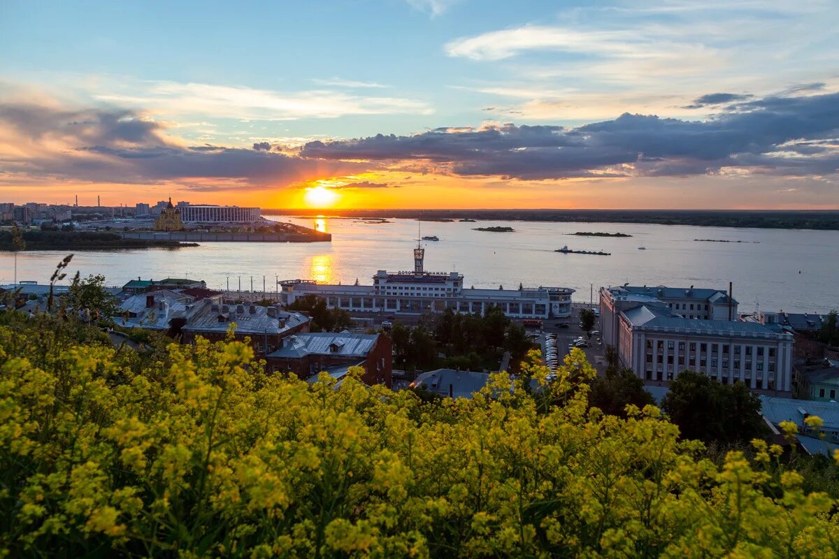 Ковид в нижнем новгороде. Нижний Новгород Волга. Ночной Нижний Новгород Волга. Нижний Новгород столица закатов. Нижний столица закатов 2023.