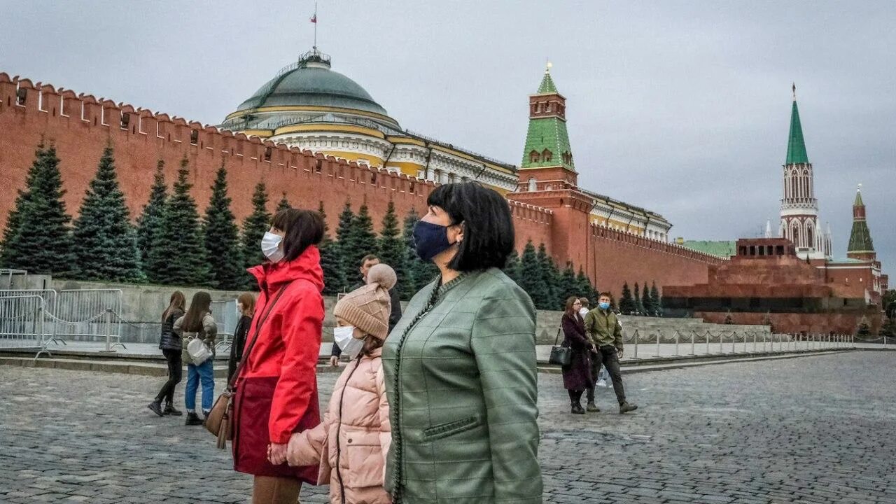 Татарская москва во времени. Люди на красной площади. Москва красная площадь 1 января 2014.