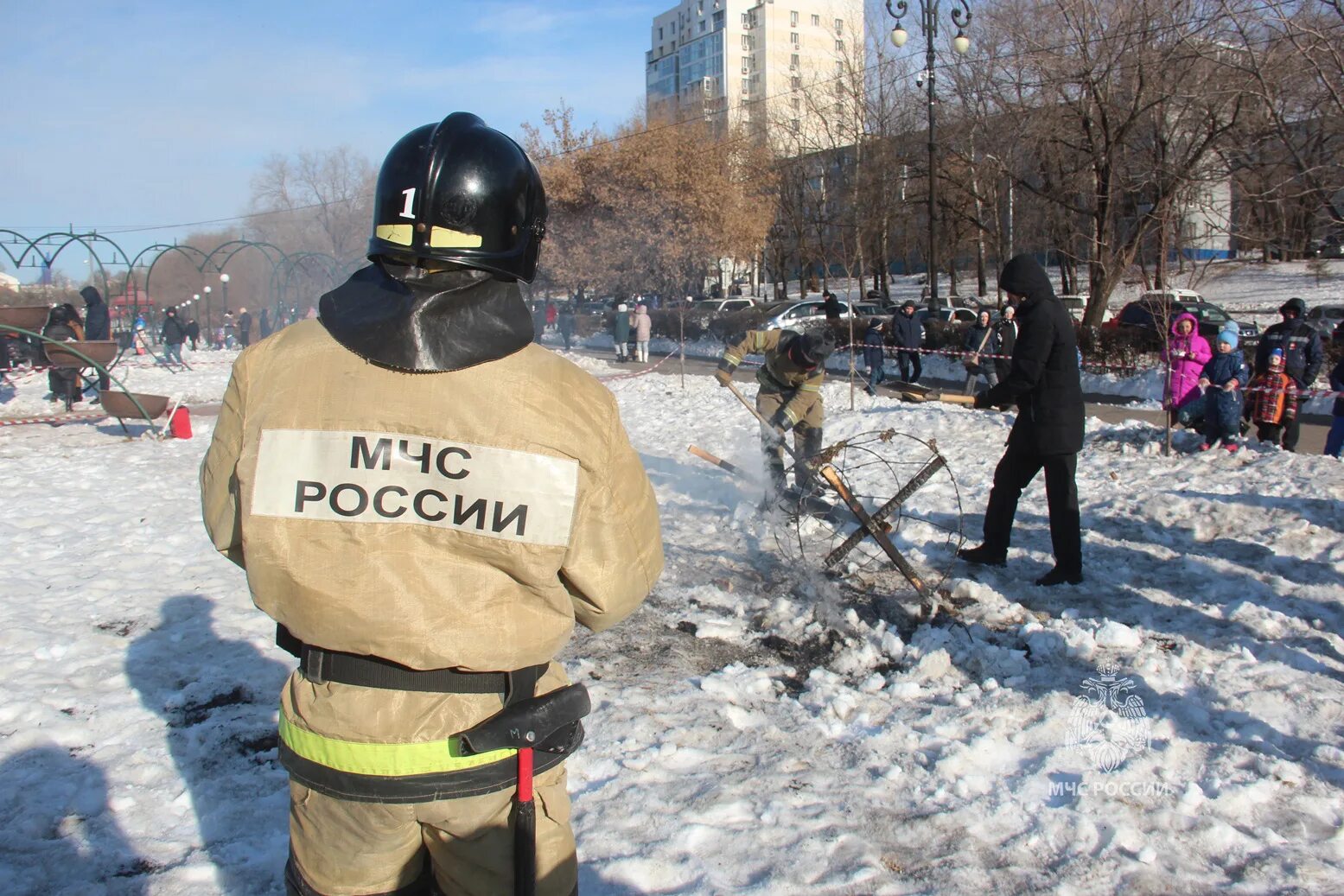 Новости хабаровска последние свежие. Подразделения МЧС. Безопасность человека. Масленичное гуляние в Хабаровске. Хабаровск зимой.