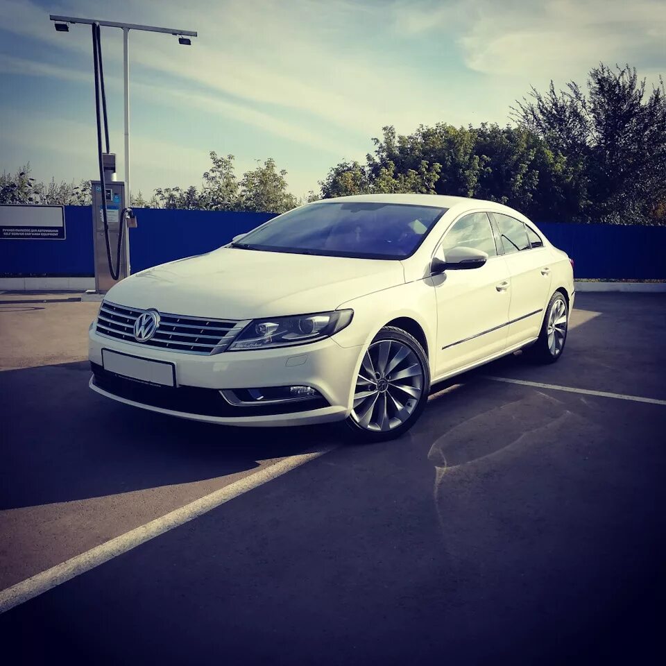 Купить volkswagen cc. VW Passat cc. Volkswagen Пассат СС. VW Passat cc 2012. Фольксваген Пассат СС 2012.