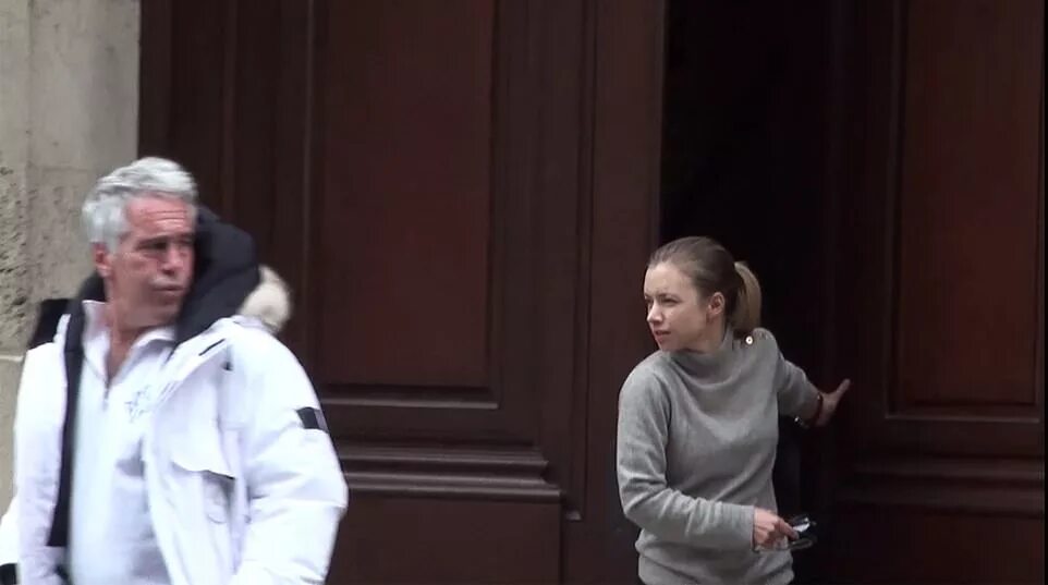 Посетители эпштейна. Prince andrew epstein. эндрю и джеффри эпштейн. prince andrew and jeffrey epstein. особняк джеффри эпштейна.