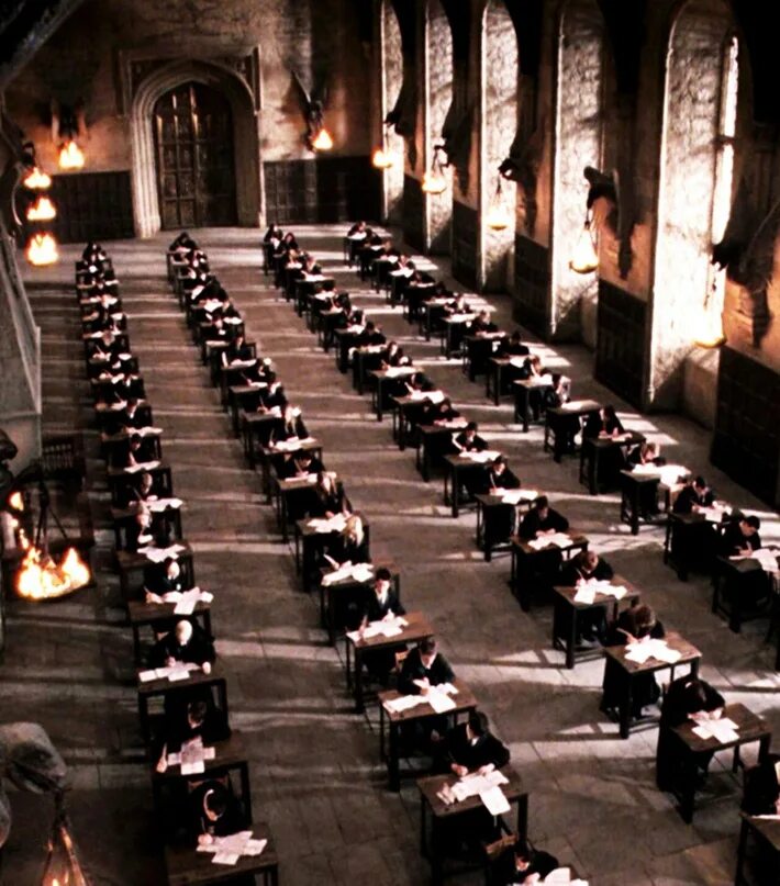 Хогвартс испытания. Хогвартс главный зал. Обеденный зал Хогвартса. Хогвартс большой зал. Хогвартс экзамены.